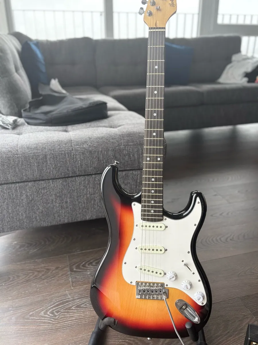 Harley Benton electric guitar - Image 2