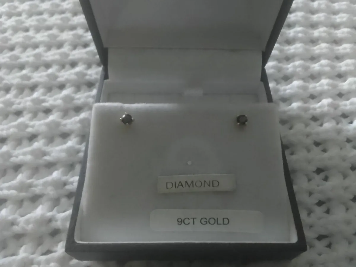 9ct YELLOW GOLD BLACK DIAMOND 0.20ct STUD EARRINGS - Image 2