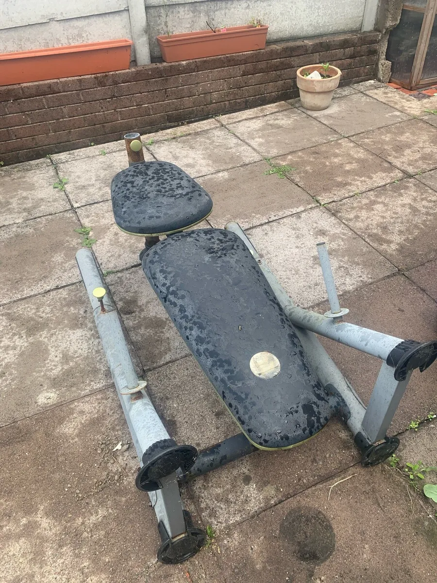 Exercise bench