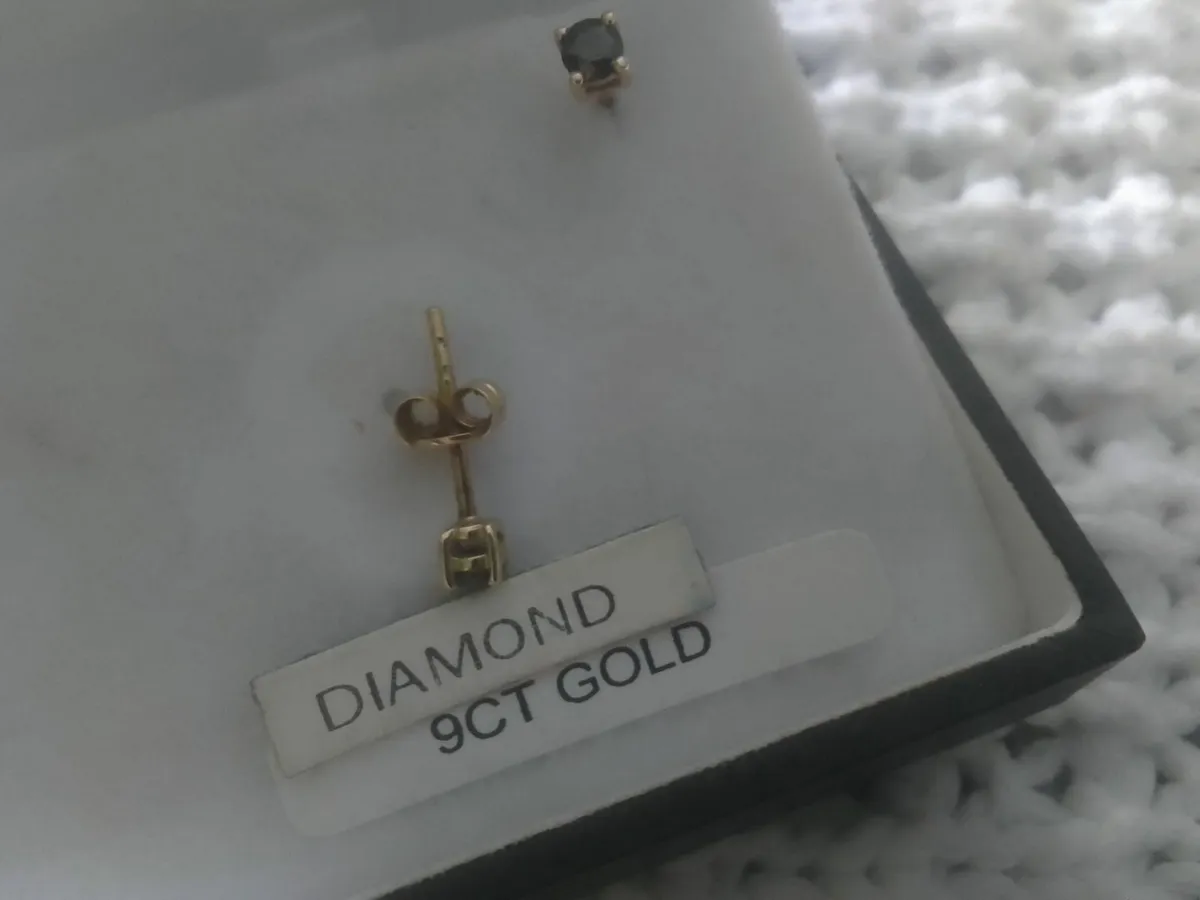 9ct YELLOW GOLD BLACK DIAMOND 0.20ct STUD EARRINGS - Image 4