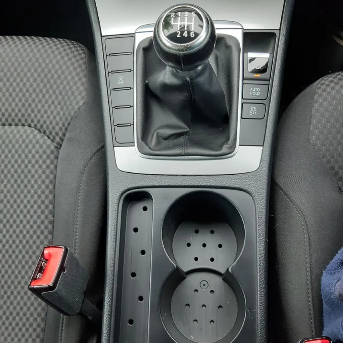 2011 Volkswagen Passat - Image 2