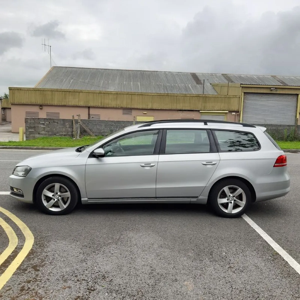 2011 Volkswagen Passat - Image 3