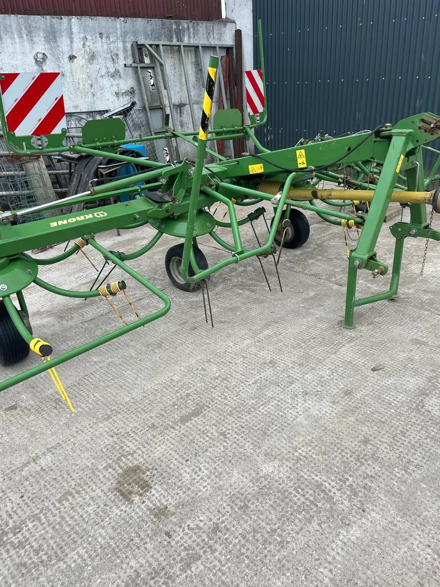 Krone 4 rotor Tedder - Image 1