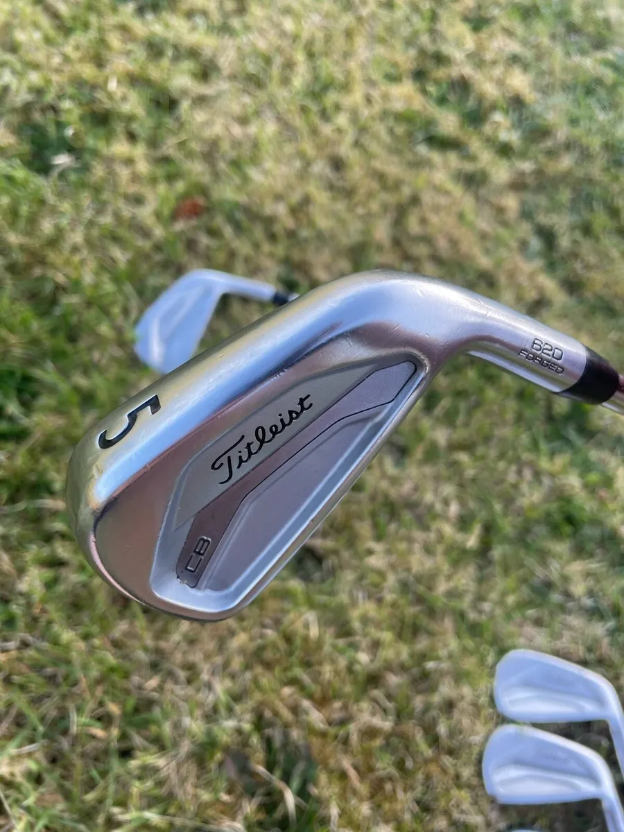 Titleist 620 CB 4-9 iron - Image 2