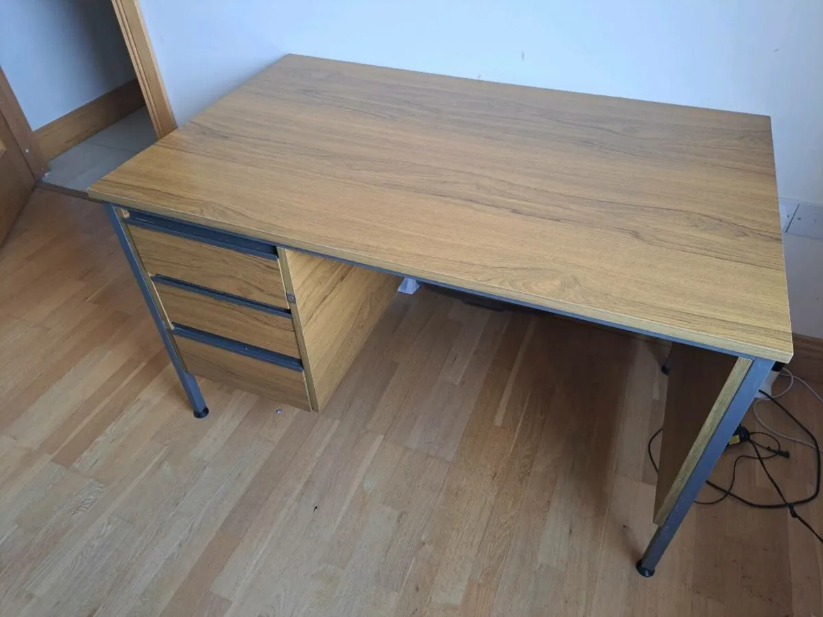 Office desk - Image 3