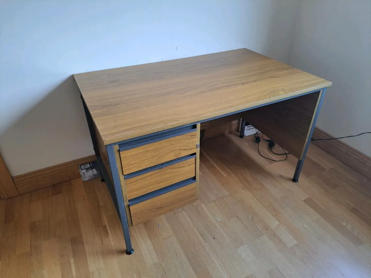 Office desk - Image 1