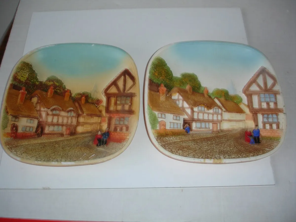 Pair of  Legends England 3D Chalkware Plaques - Image 1