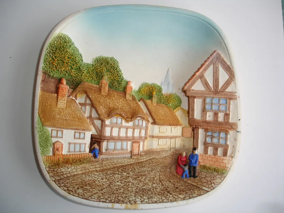 Pair of  Legends England 3D Chalkware Plaques - Image 4
