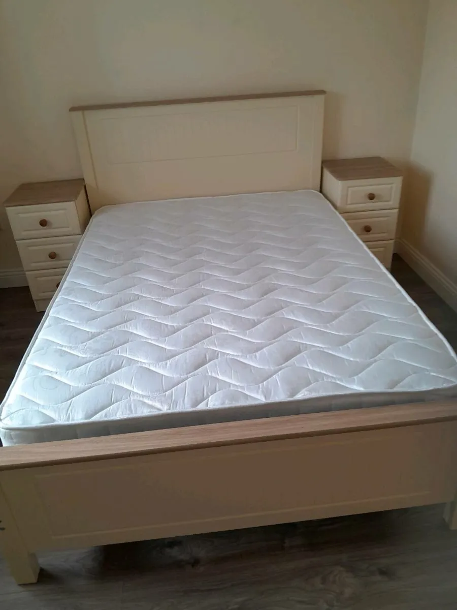 Bedroom furniture set - Image 2