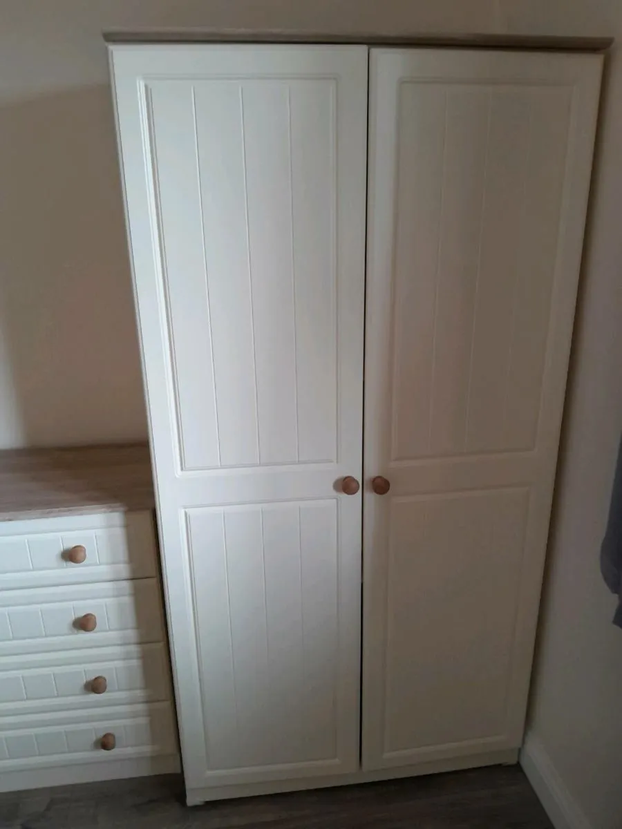 Bedroom furniture set - Image 3