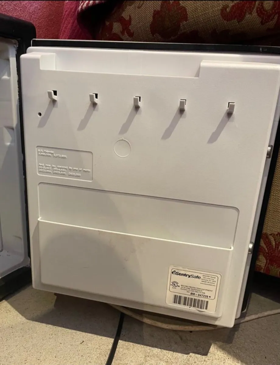Sentry Electric Locking Fireproof Safe - Image 2