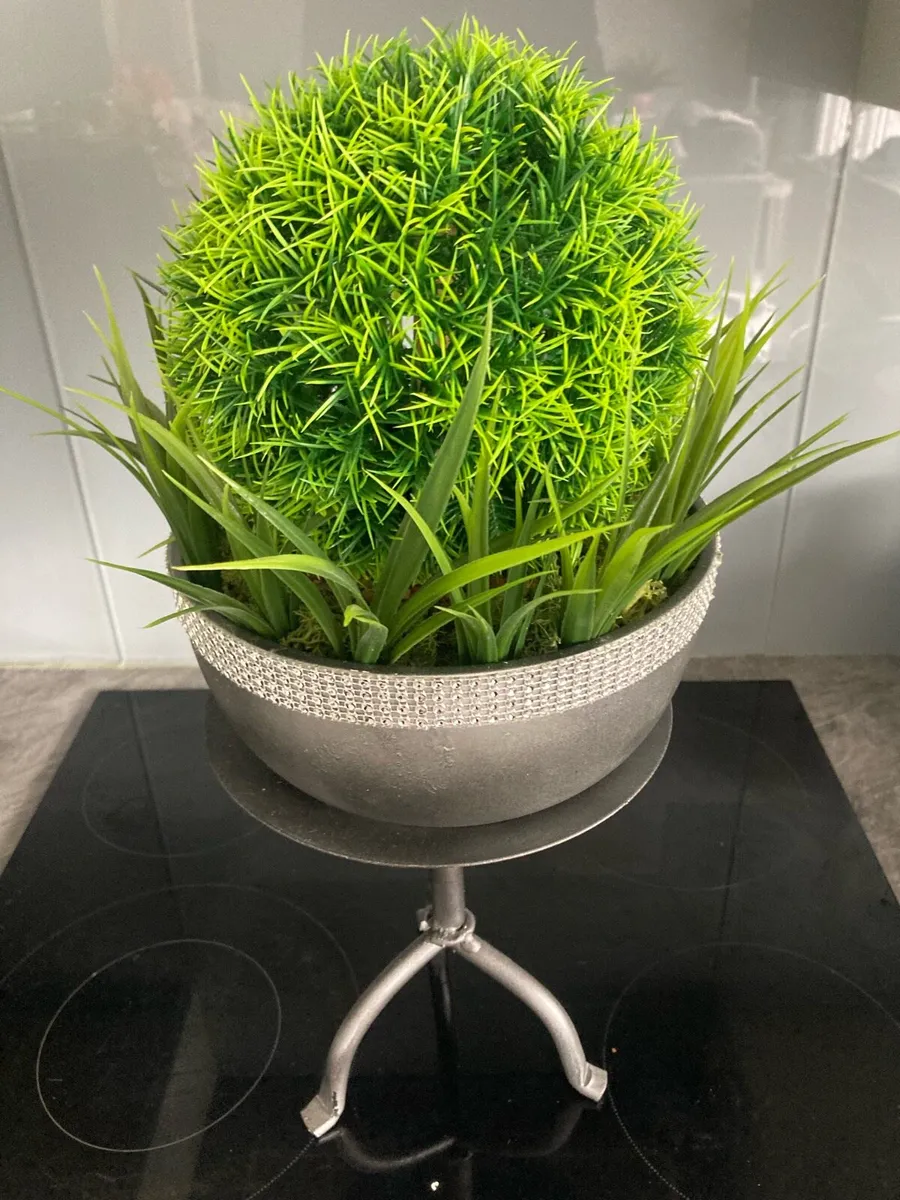 Artificial flower display