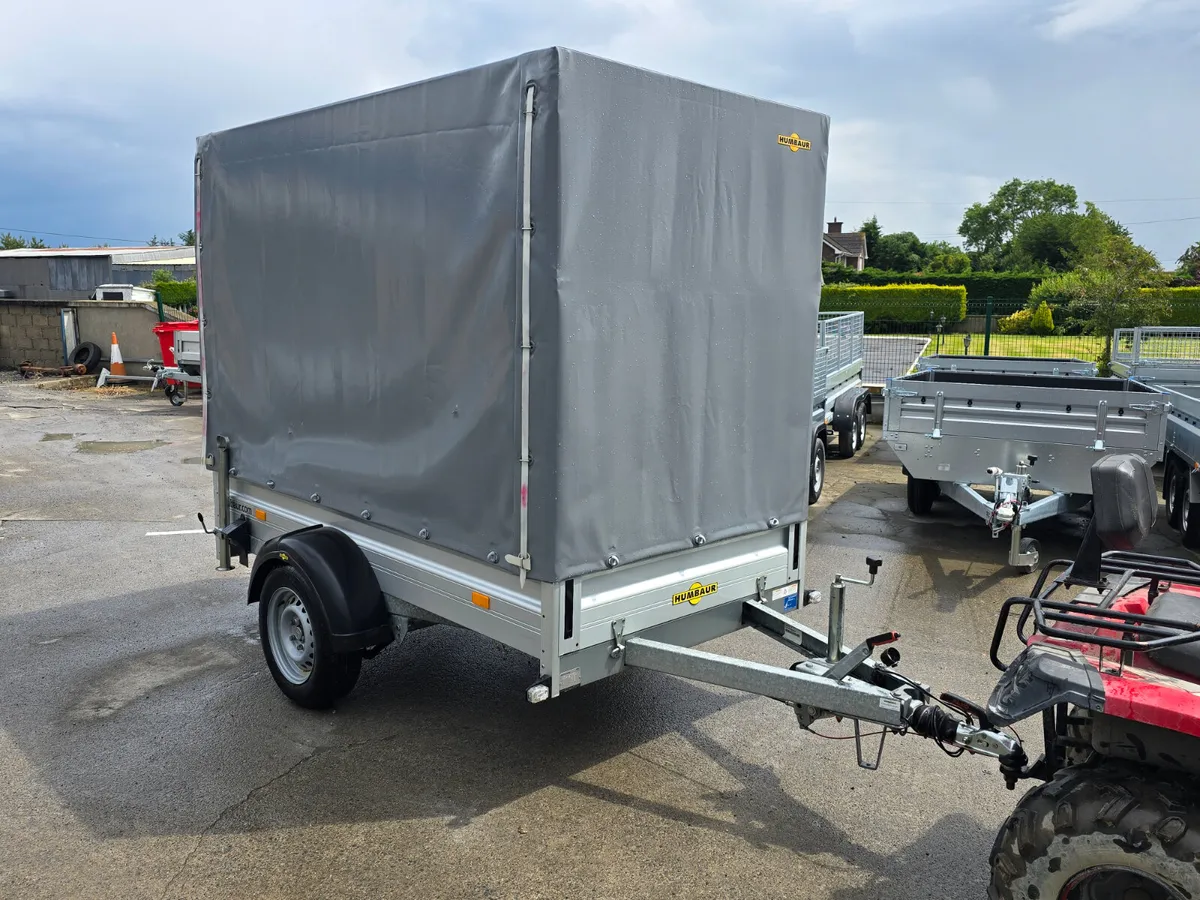 Trailer with cover braked - Image 1