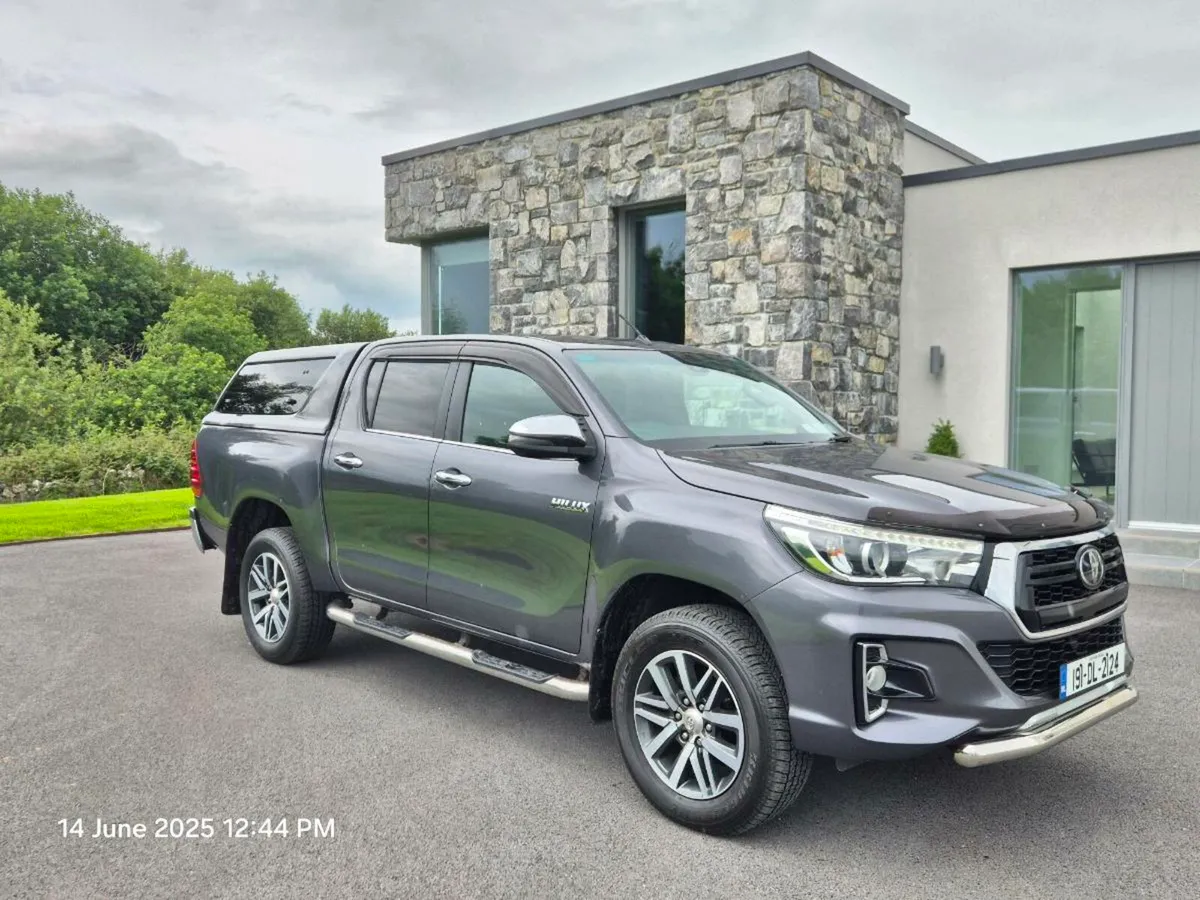 Toyota Hilux Invincible X Auto - Image 1