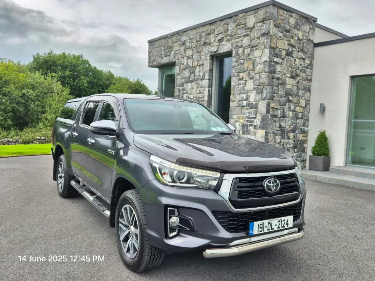 Toyota Hilux Invincible X Auto - Image 2