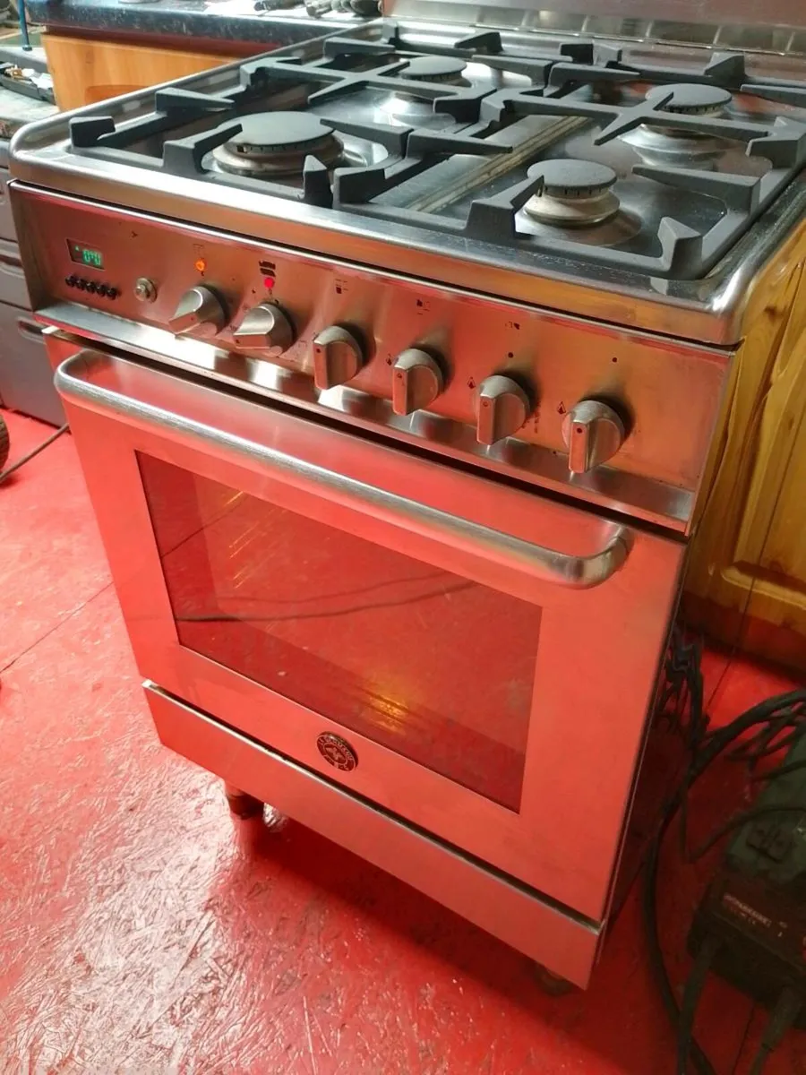 LPG hob with electric oven - Image 1