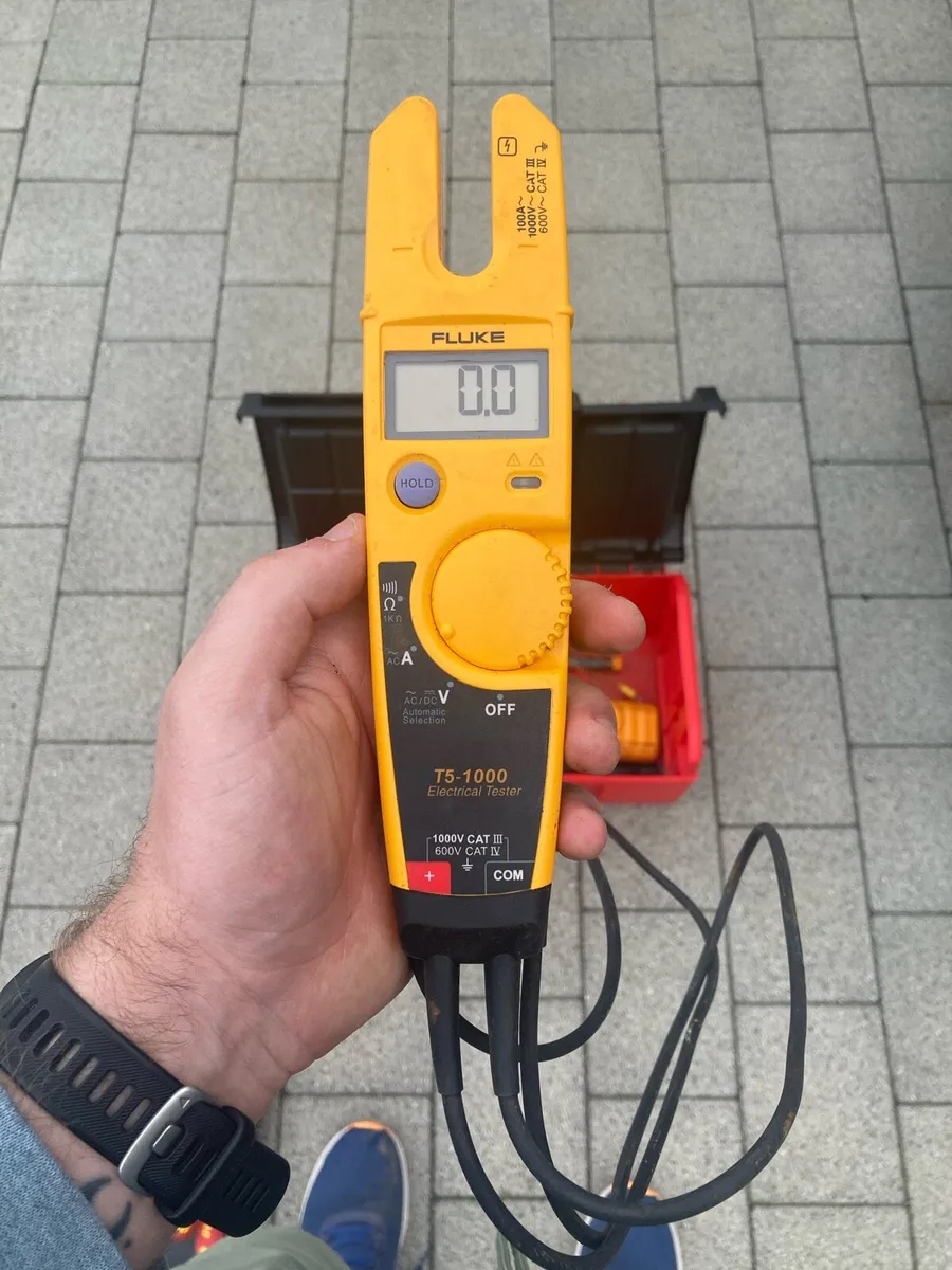 Fluke Multimeter, Thermometer, Voltalert - Image 1