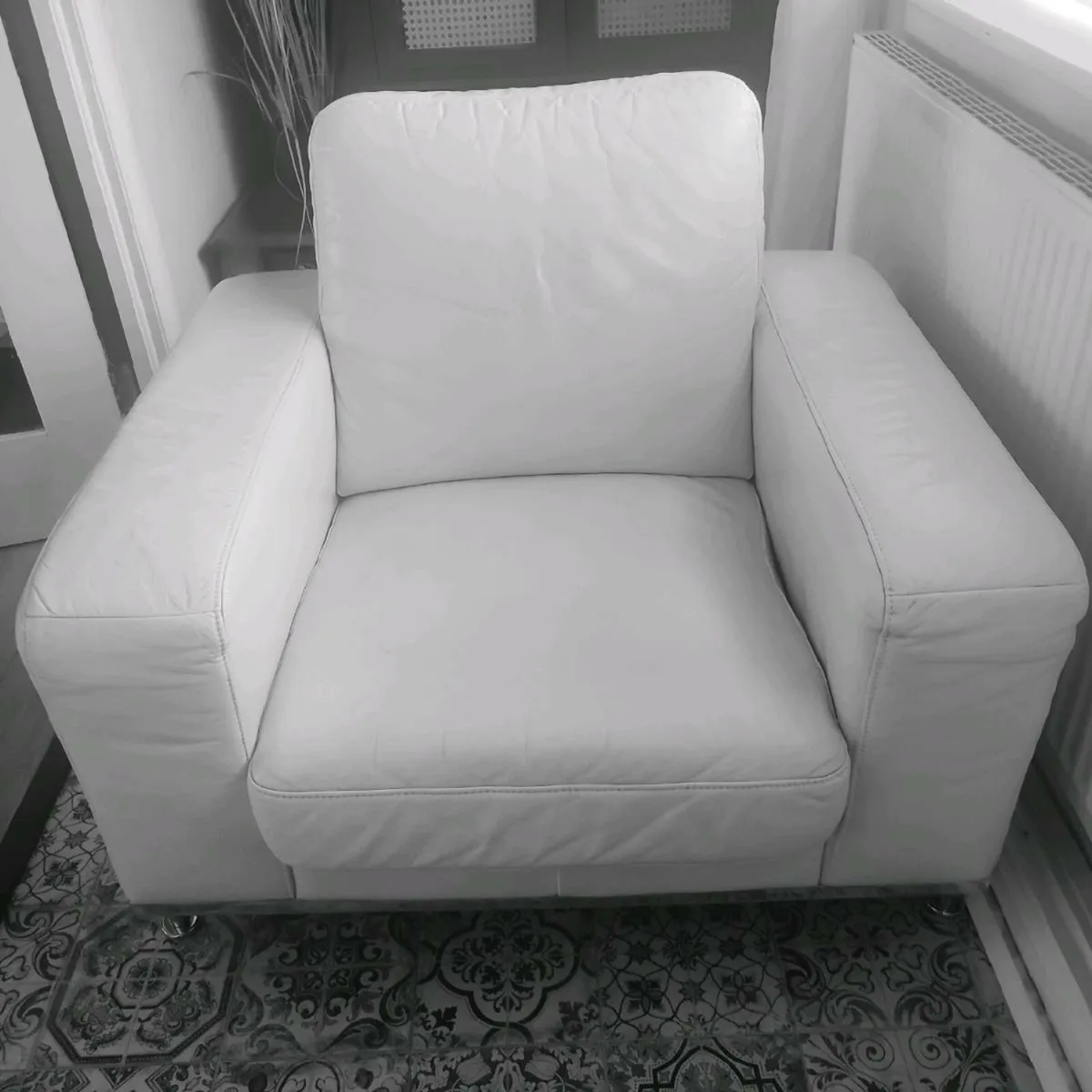 White leather armchair - Image 1