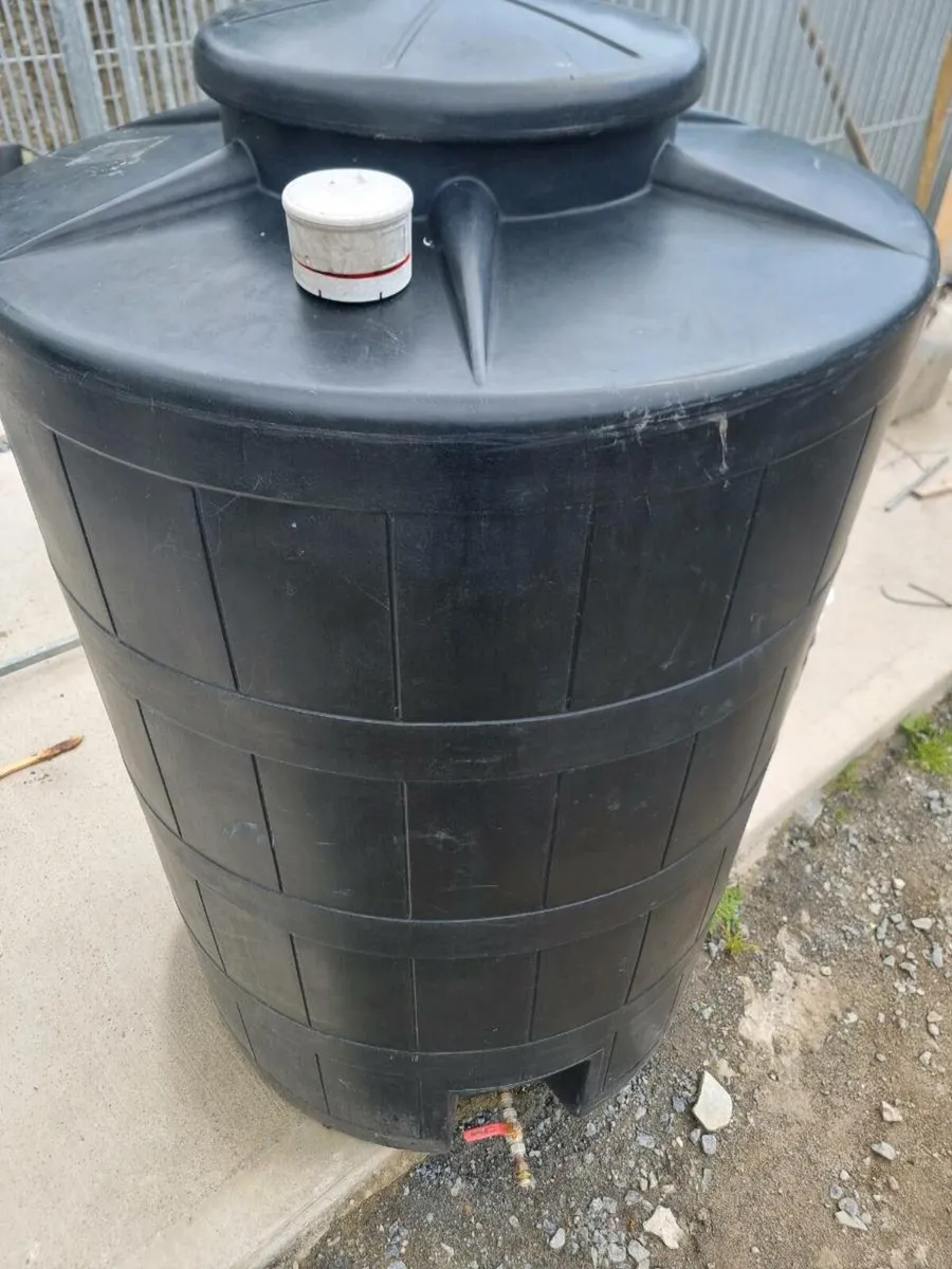 Oil tank