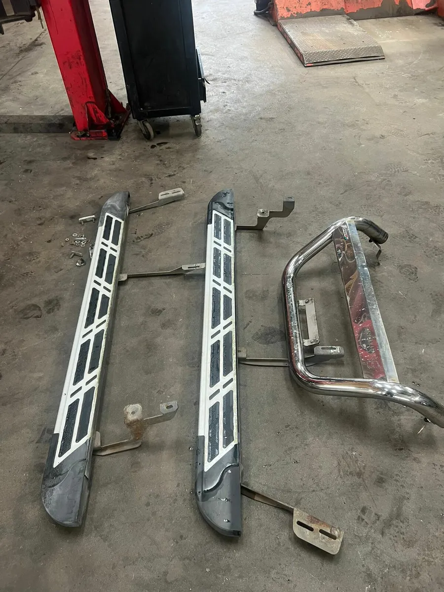 Side steps and bullbar - Image 2