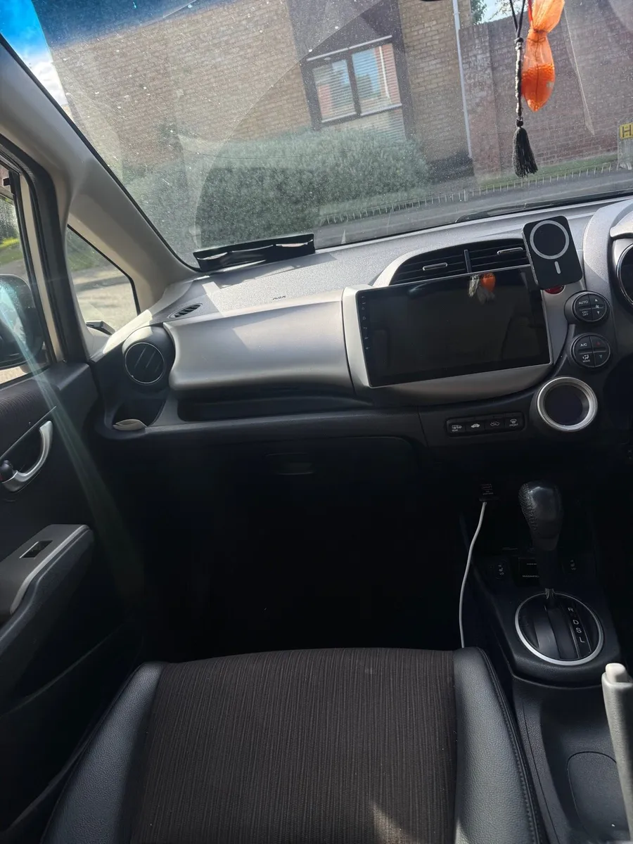 Honda FIT hybrid - Image 4