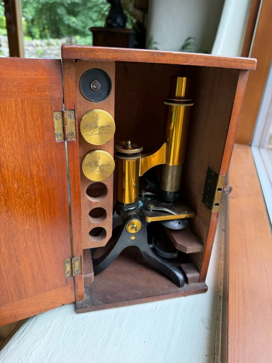 19th-century brass microscope - Image 1