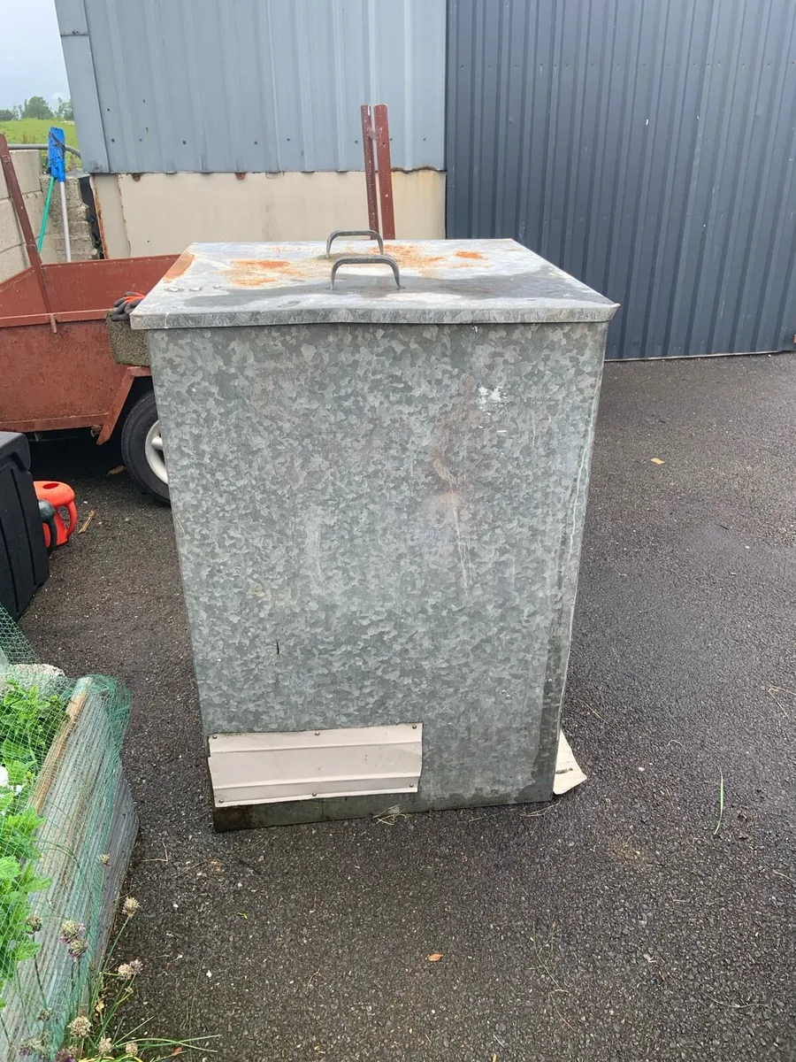 Metal coal bunker, plastic coal bunker - Image 1
