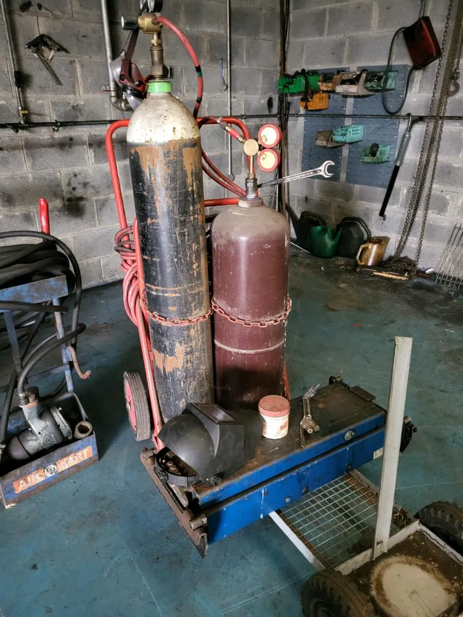 Welding equipment - Image 1