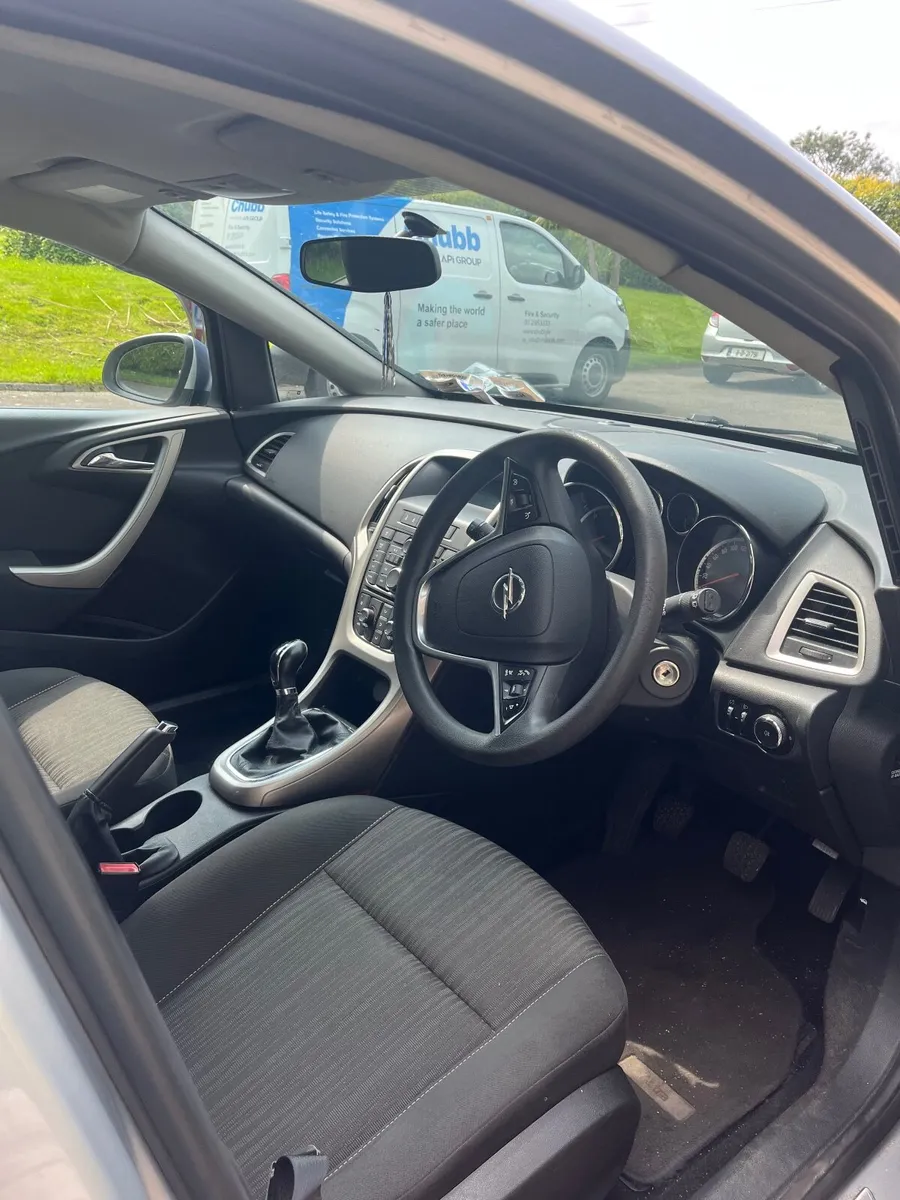 Opel Astra 2010 - Image 4