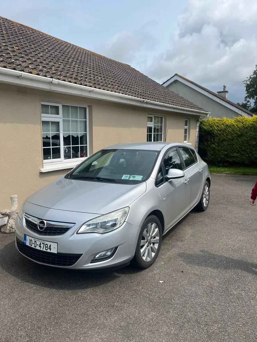 Opel Astra 2010 - Image 1