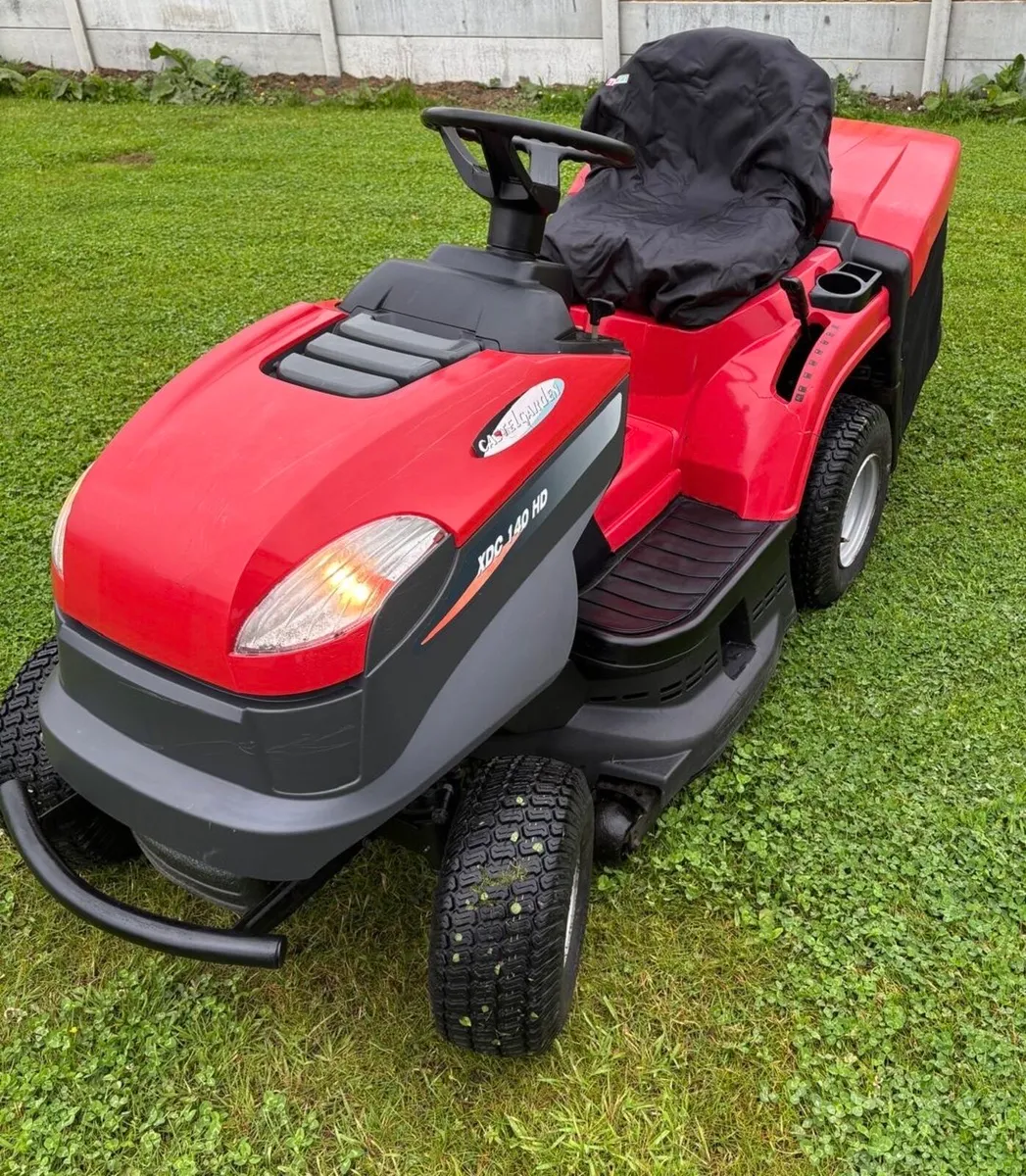 MINT CASTLEGARDEN RIDE ON MOWER - Image 1