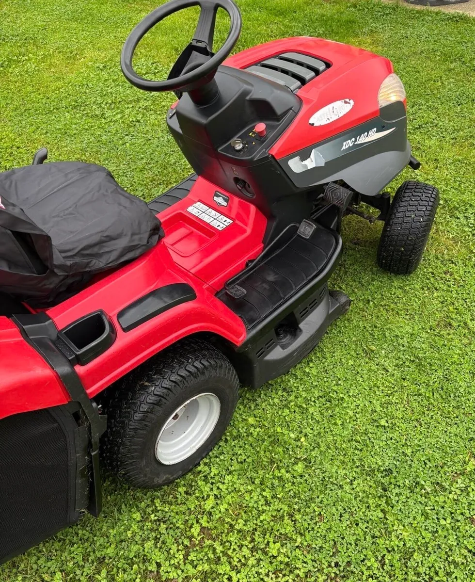 MINT CASTLEGARDEN RIDE ON MOWER - Image 2