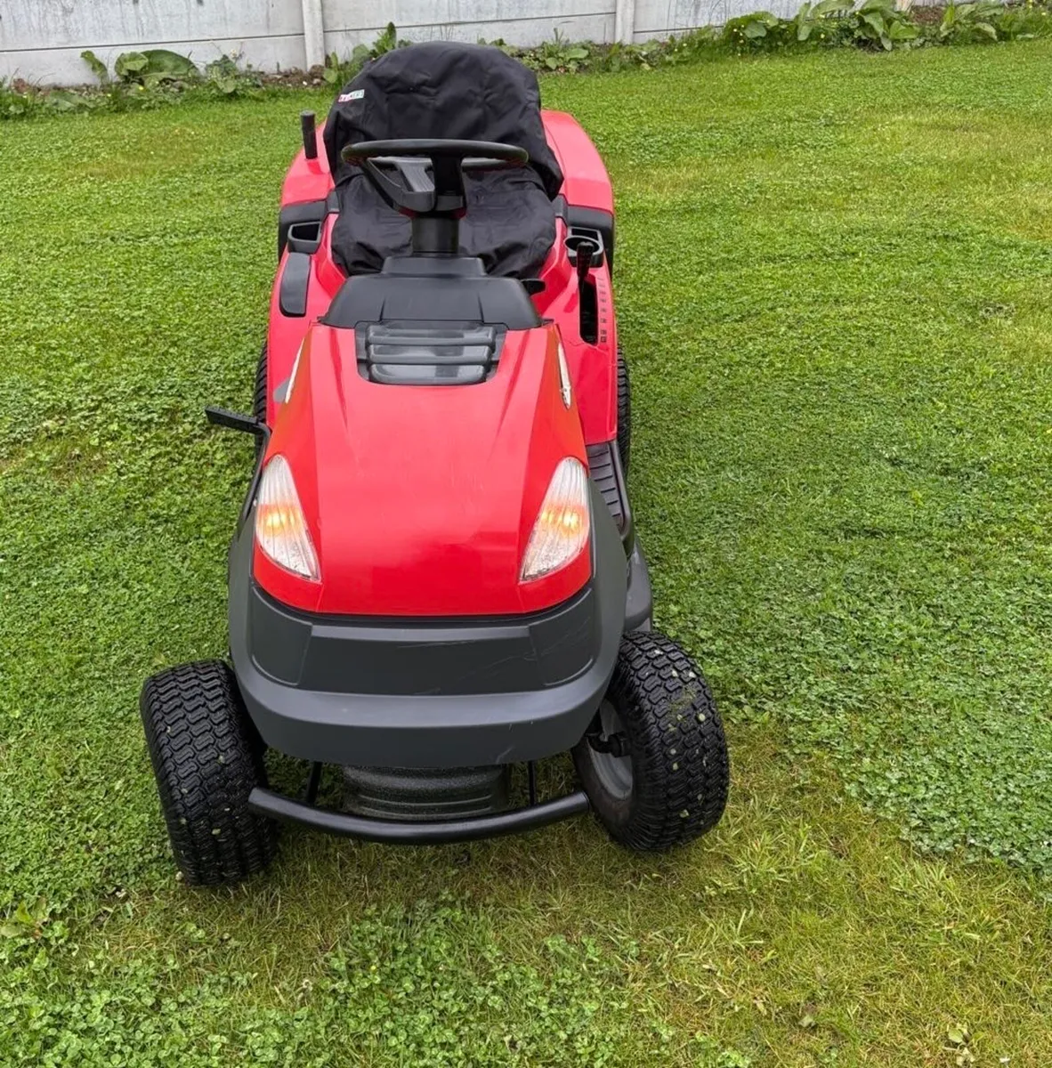 MINT CASTLEGARDEN RIDE ON MOWER - Image 3