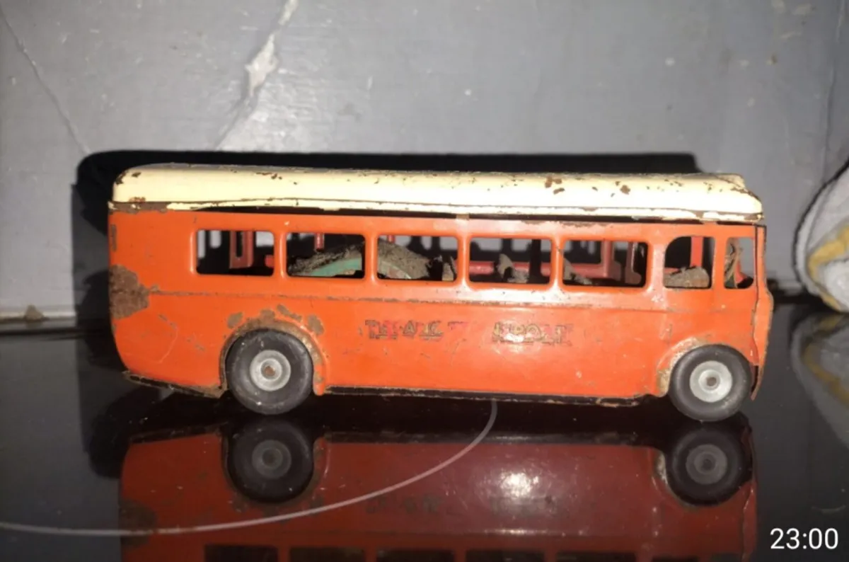 ..........1940s...TRI..ANG...BUS...... - Image 1