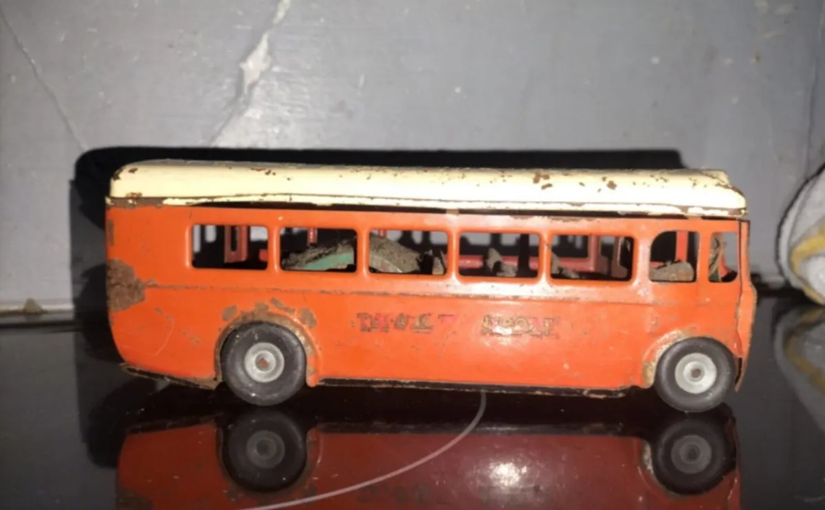 ..........1940s...TRI..ANG...BUS...... - Image 2