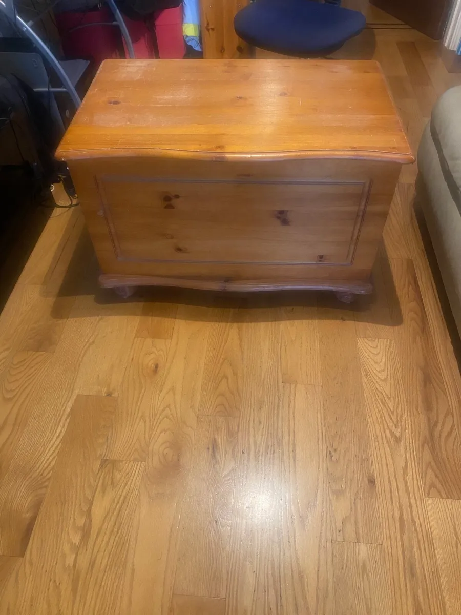 Pine Blanket/toy box
