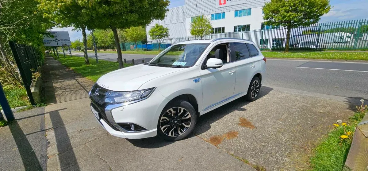 Mitsubishi Outlander - Image 1