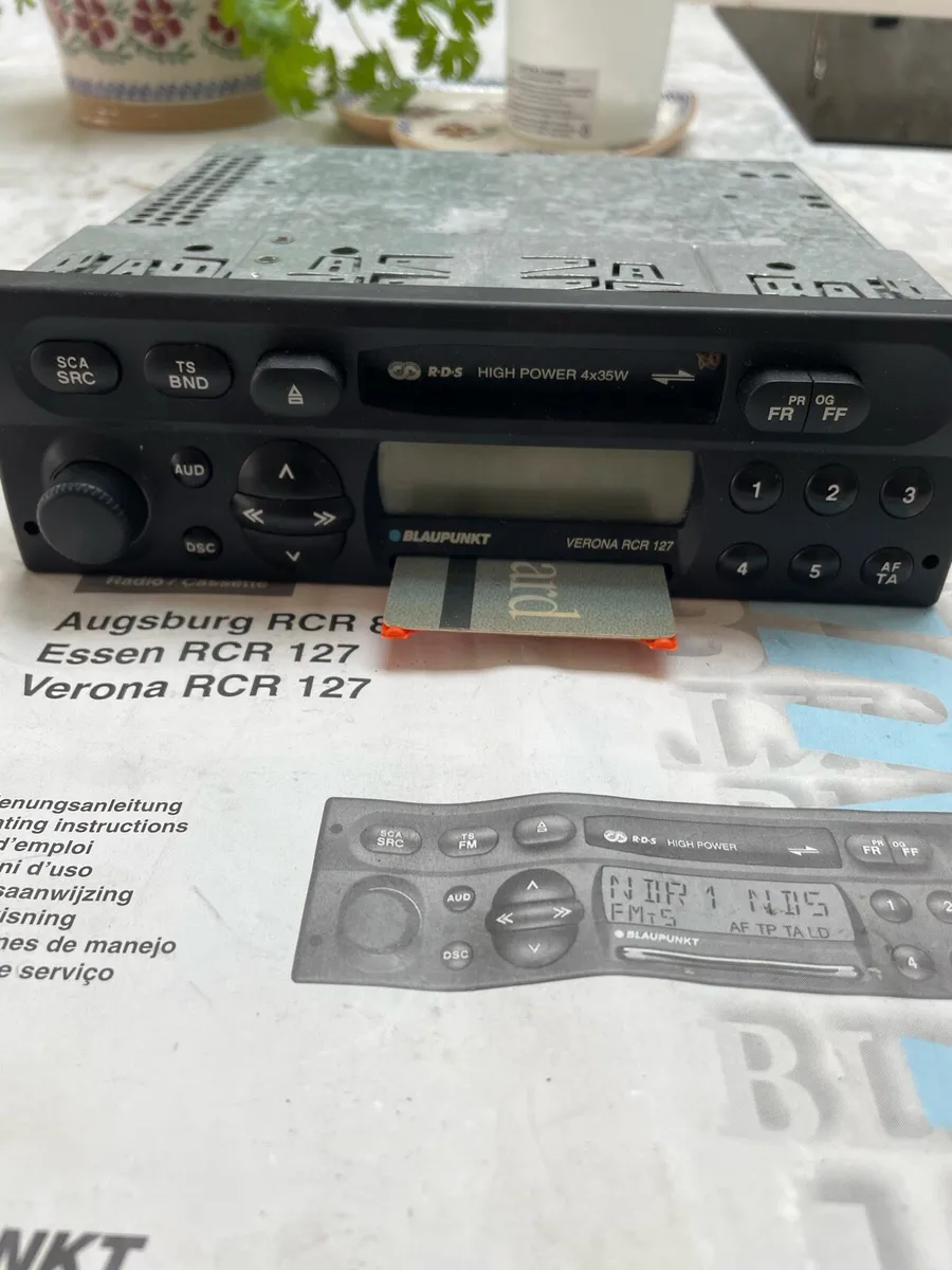 Car radio - Image 1