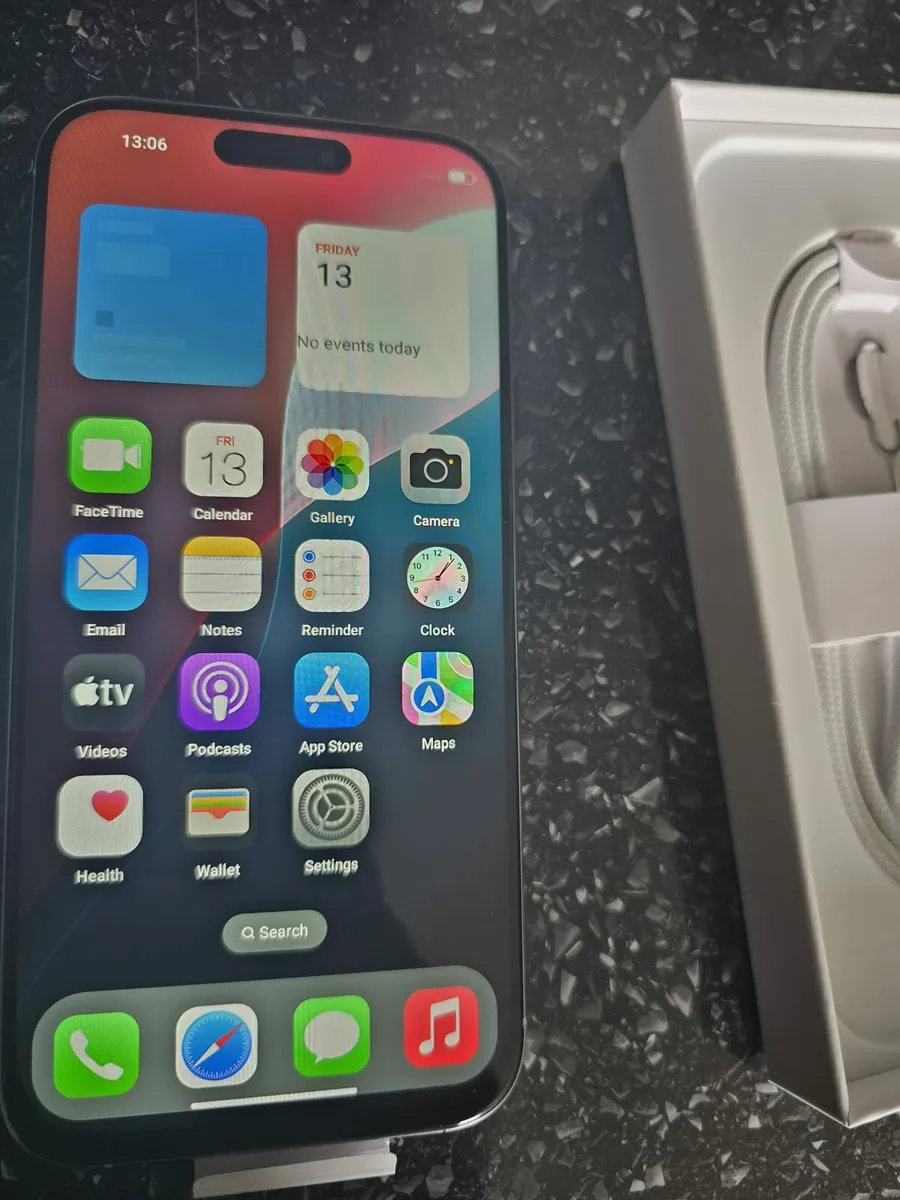 Apple Iphone 16 pro - Image 1