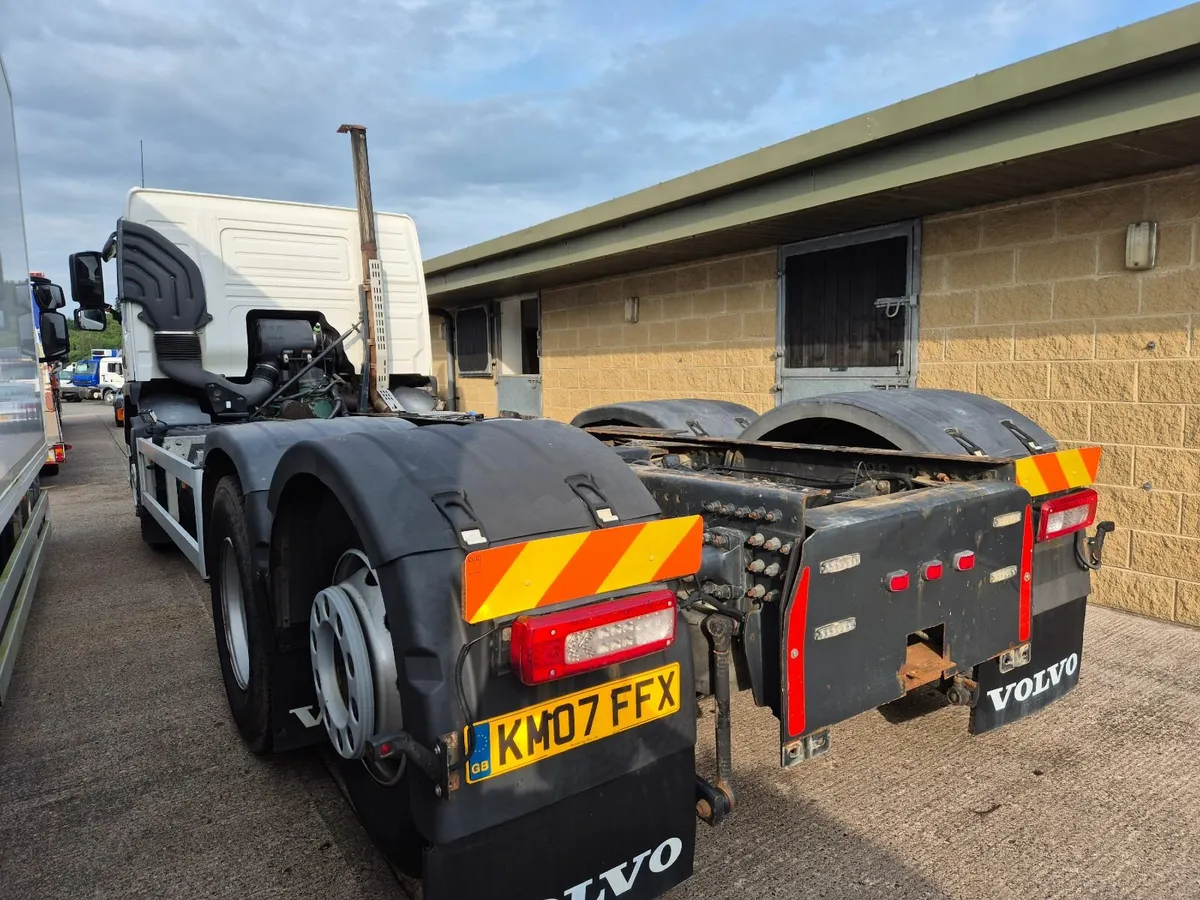 2007 Volvo FM340 6x2 i-shift rear lift - Image 4