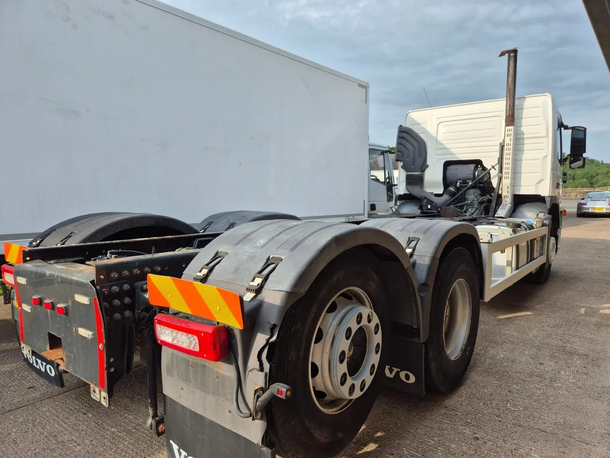 2007 Volvo FM340 6x2 i-shift rear lift - Image 3