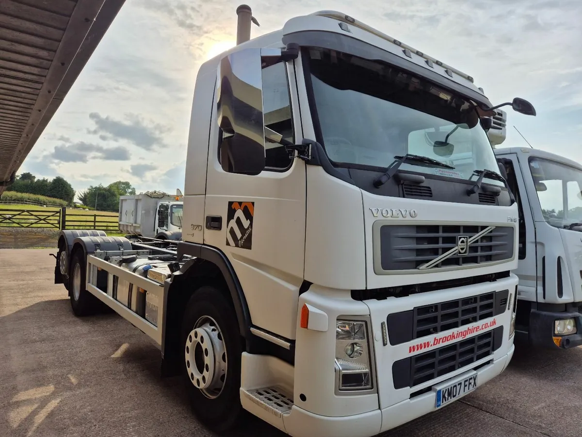 2007 Volvo FM340 6x2 i-shift rear lift - Image 1