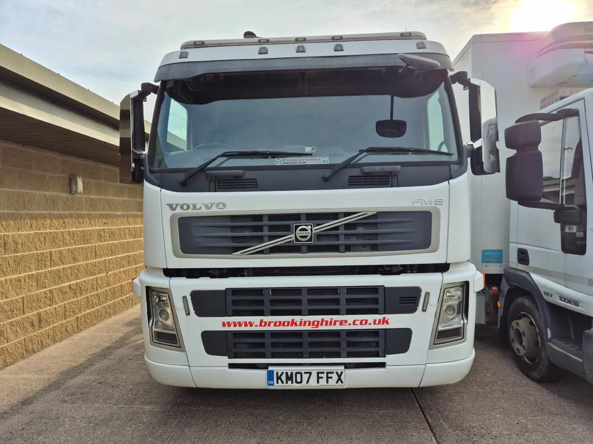 2007 Volvo FM340 6x2 i-shift rear lift - Image 2