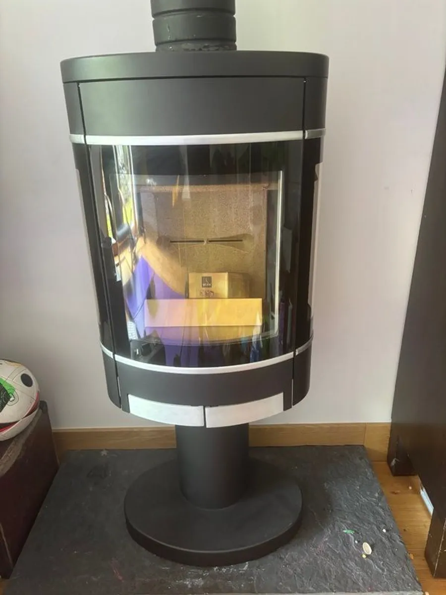 Kal Stove 58 /5 wood burning chrome pedastel never lit - Image 1