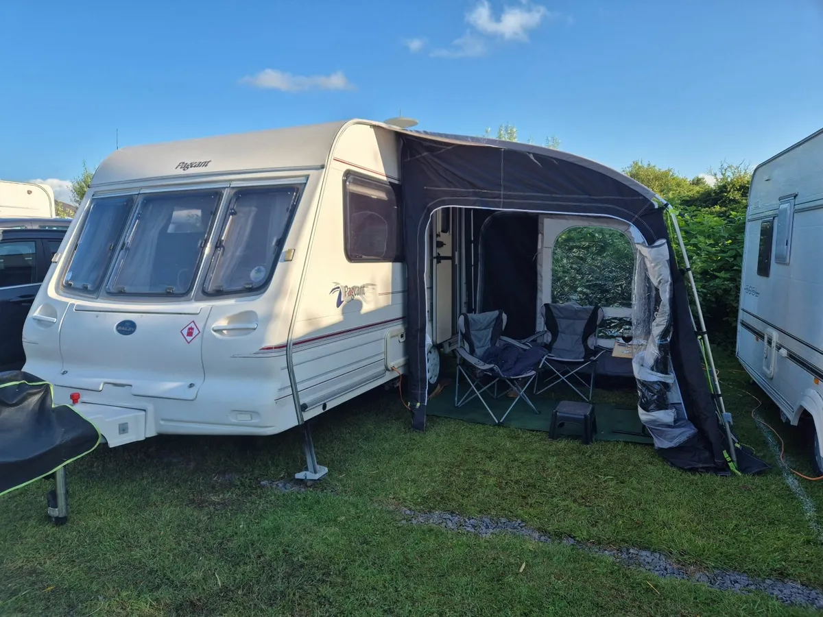 2 Berth Bailey Majestic Pageant Caravan - Image 4