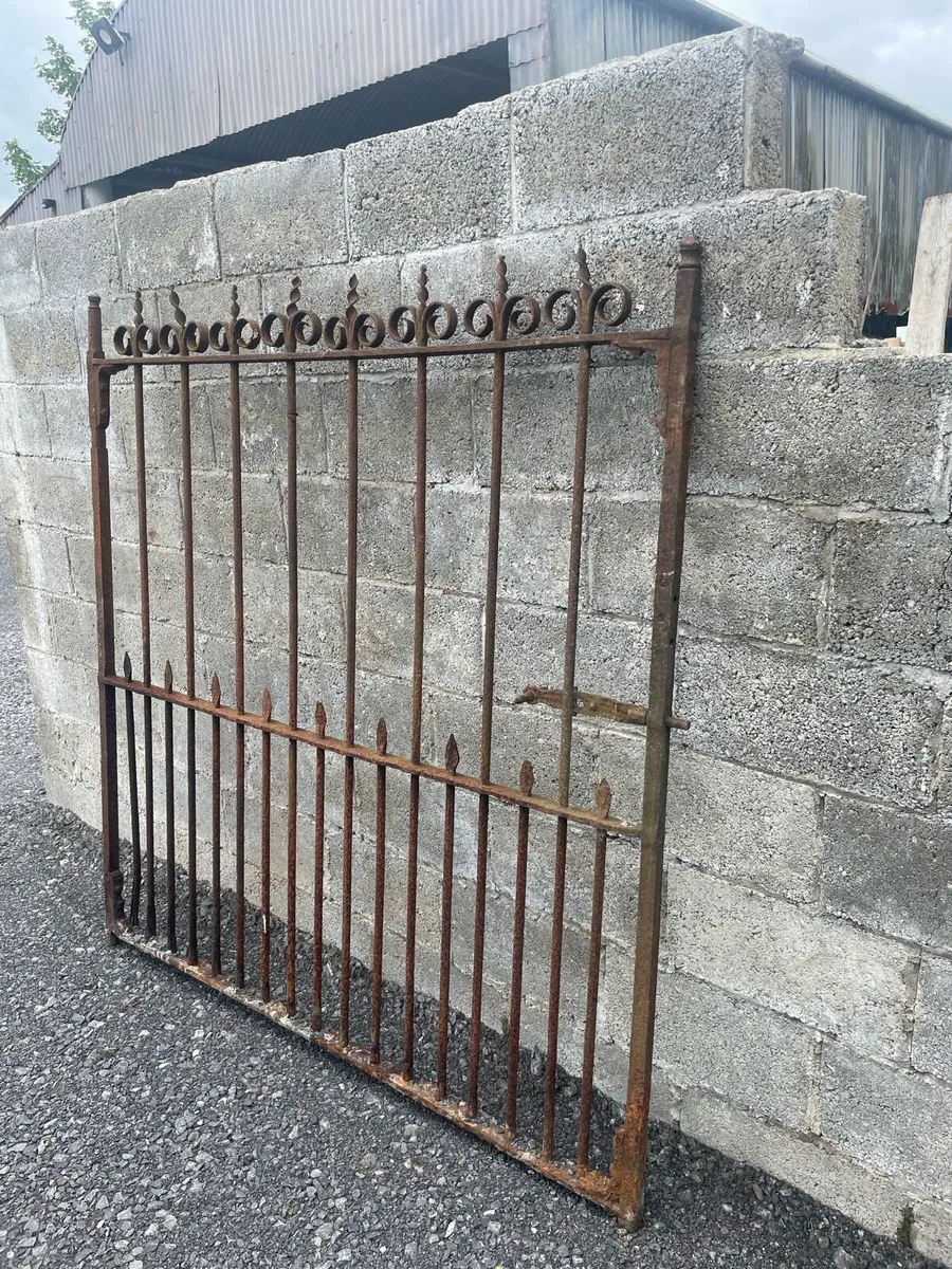 Vintage Gate - Image 2