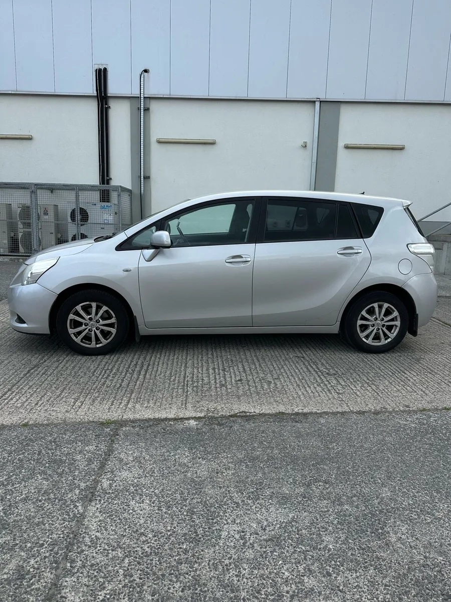 Toyota  verso - Image 2
