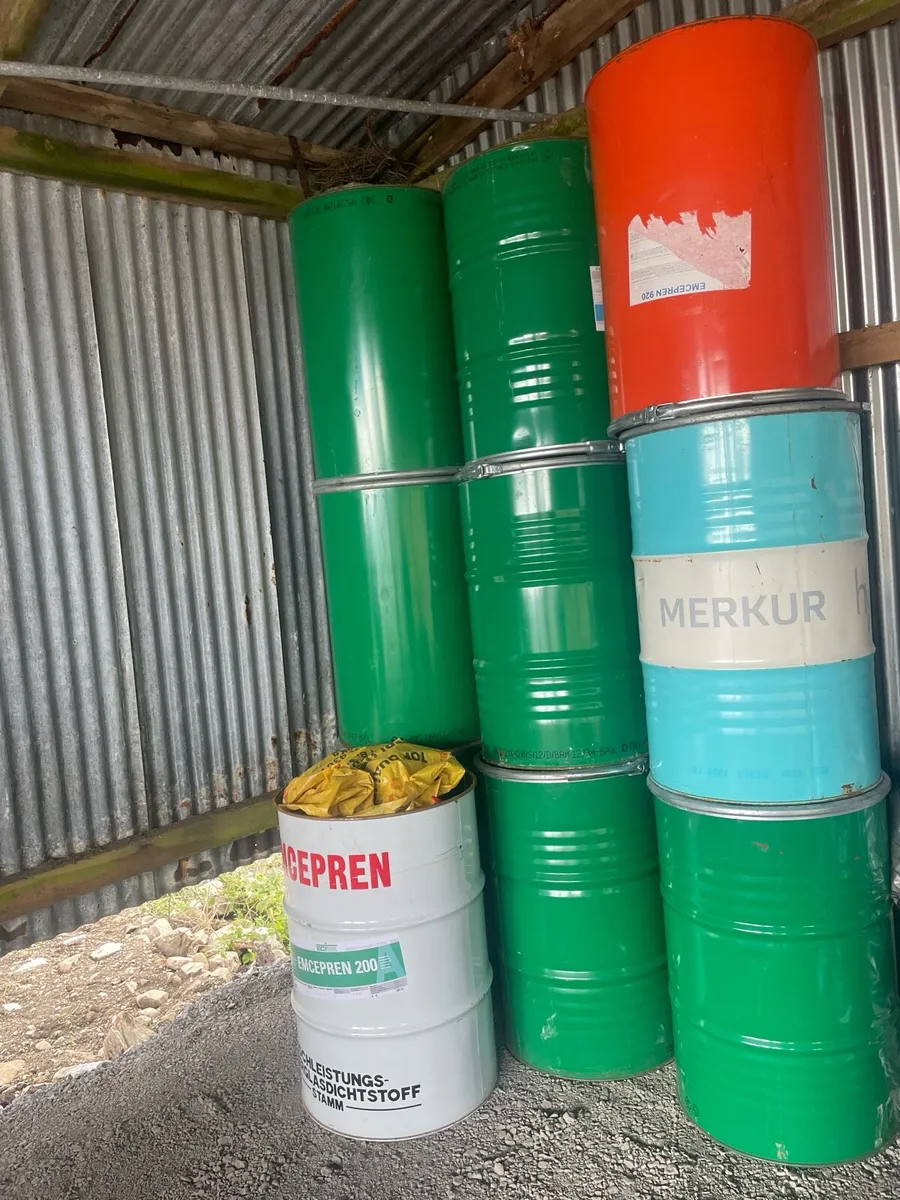 Steel barrels with clip on lids - Image 1