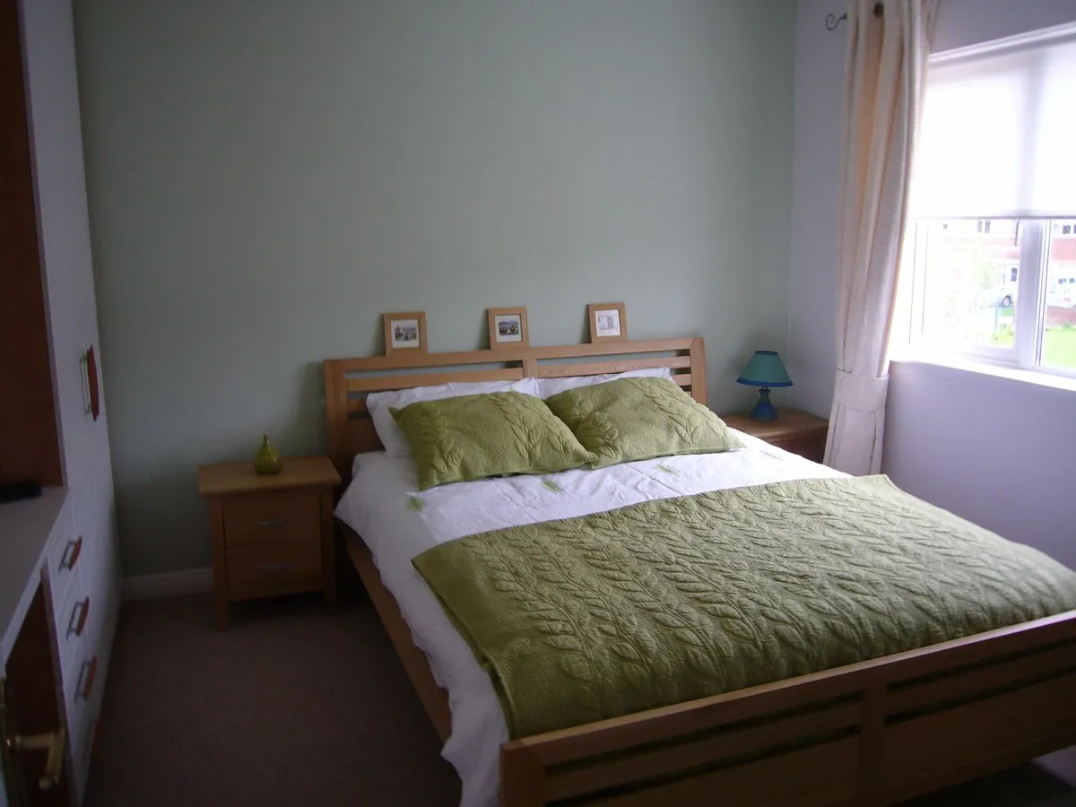 Bedroom suite - Image 1