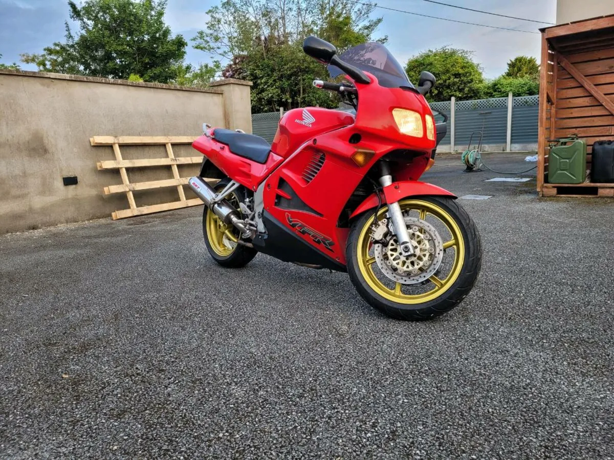 1997 VFR 750 - Image 2